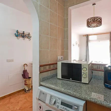 Relaxing Beach Apartment In Fuengirola Parking Exterior photo
